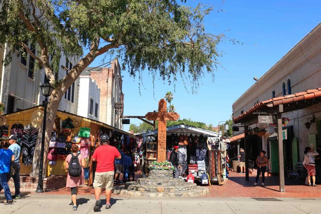 Como llegar a la placita olvera en Los Ángeles