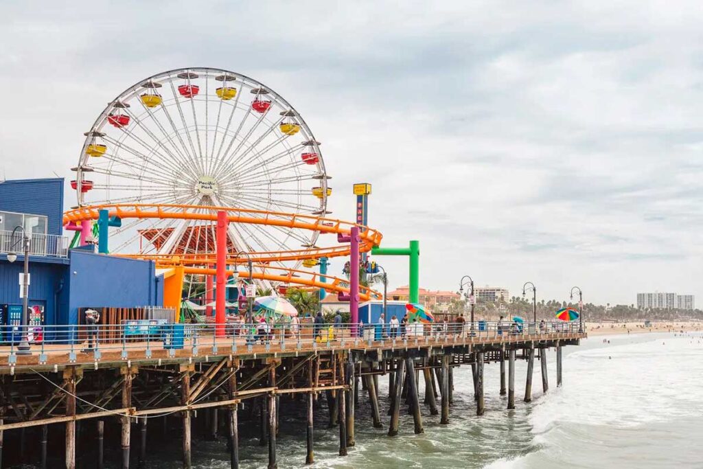 taxi a santa monica pier