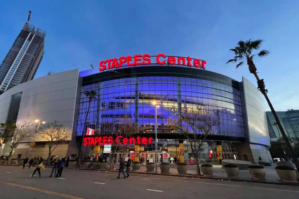 taxi a staples center