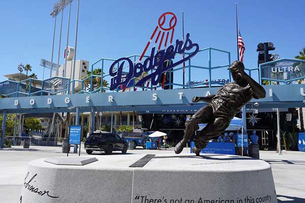 taxi a dodger stadium