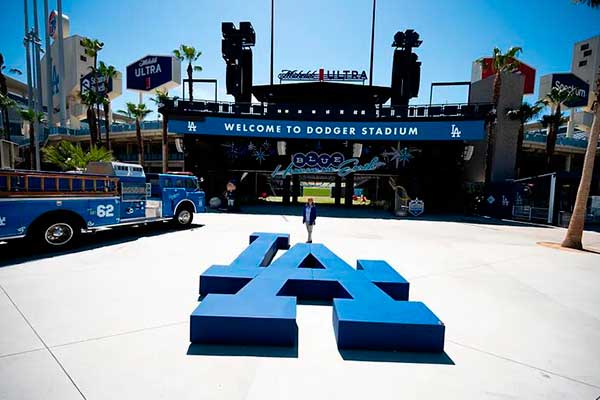 taxi a dodger stadium